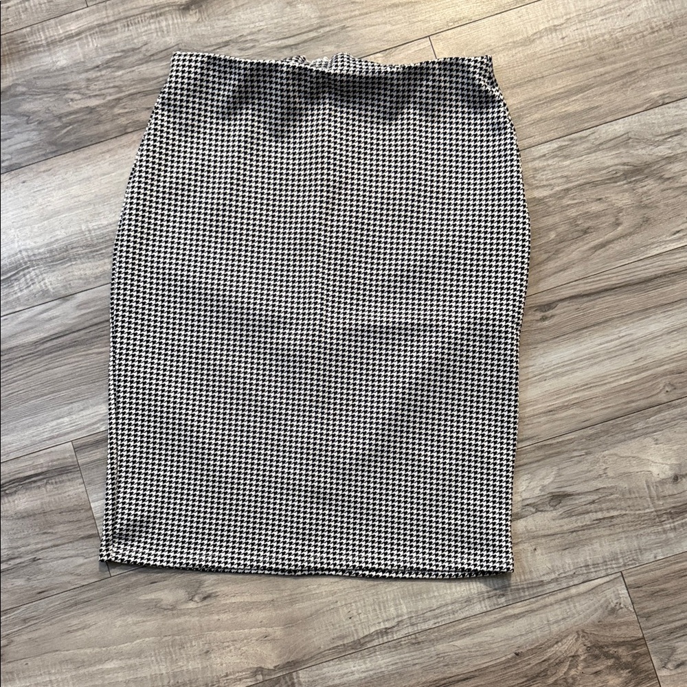 Elegant Houndstooth Pencil Skirt